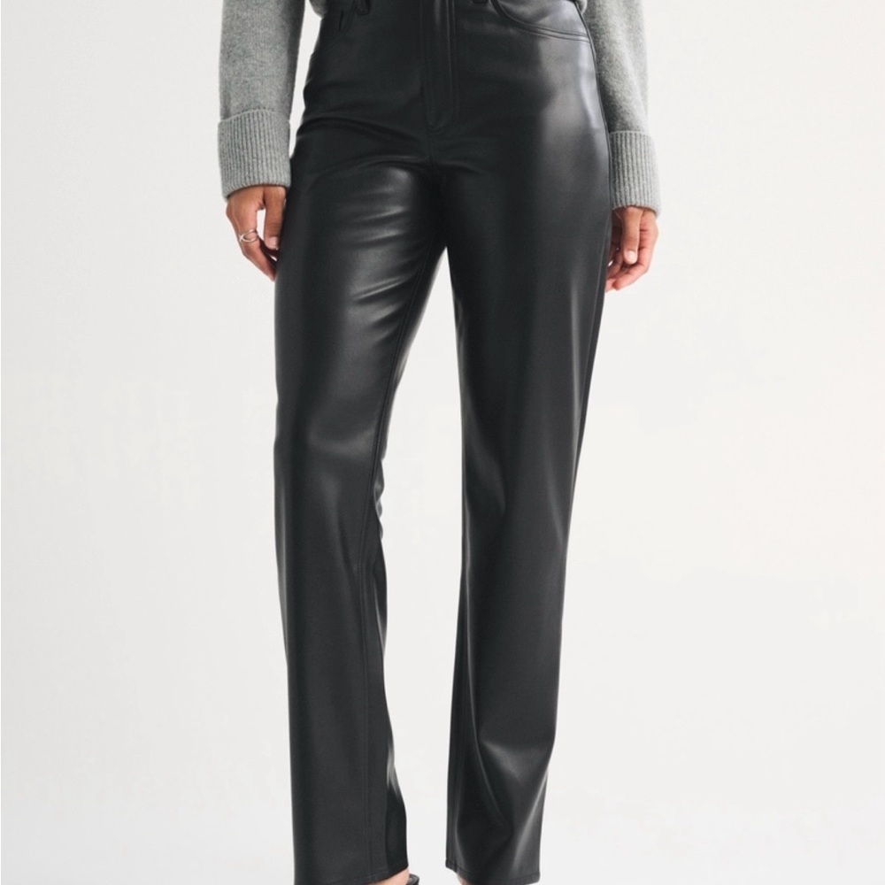 Women's Curve Love Vegan Leather 90s Straight Pant